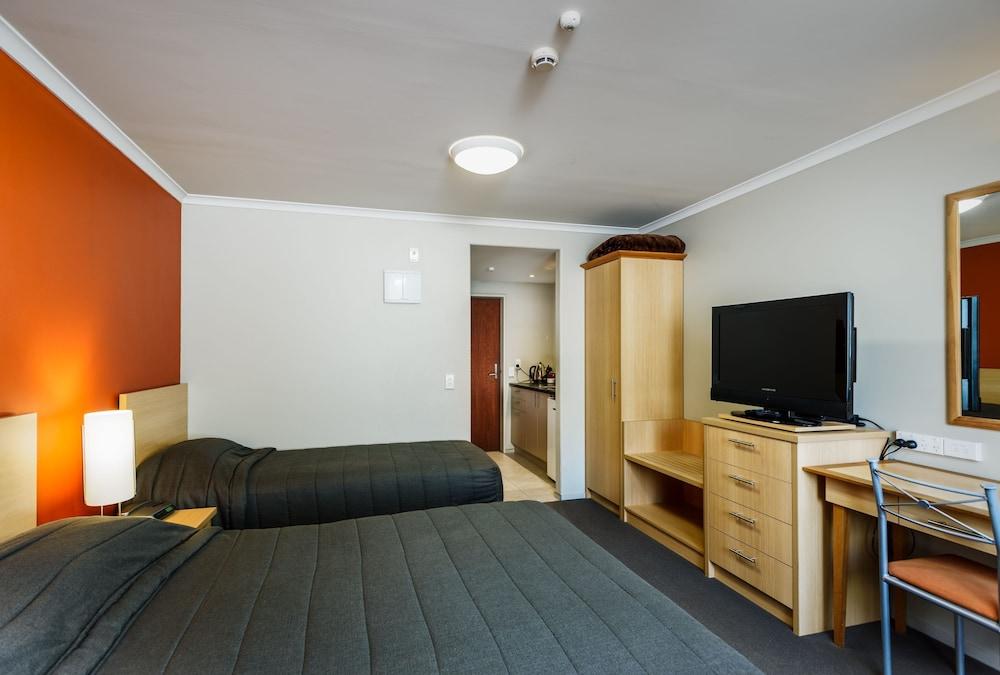 Queenstown Motel Apartments (Adults Only) Exterior photo