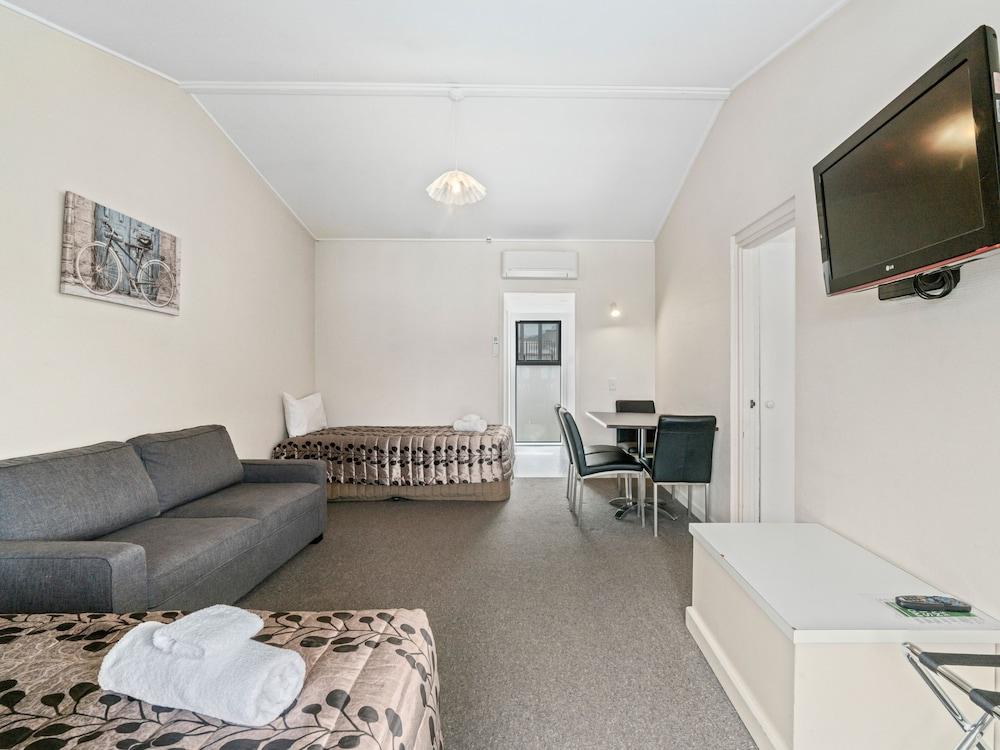 Queenstown Motel Apartments (Adults Only) Exterior photo