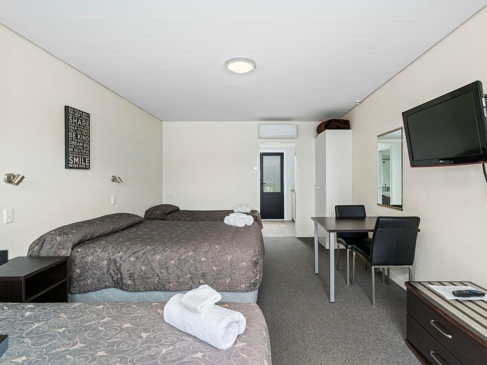 Queenstown Motel Apartments (Adults Only) Exterior photo